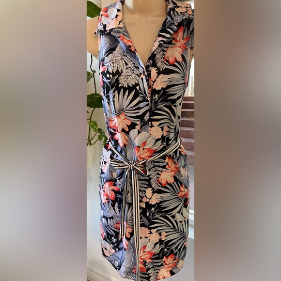 Sun protection &  pockets!!Perfect for pickleball, tennis, and being in the sun - Picture 4 of 9